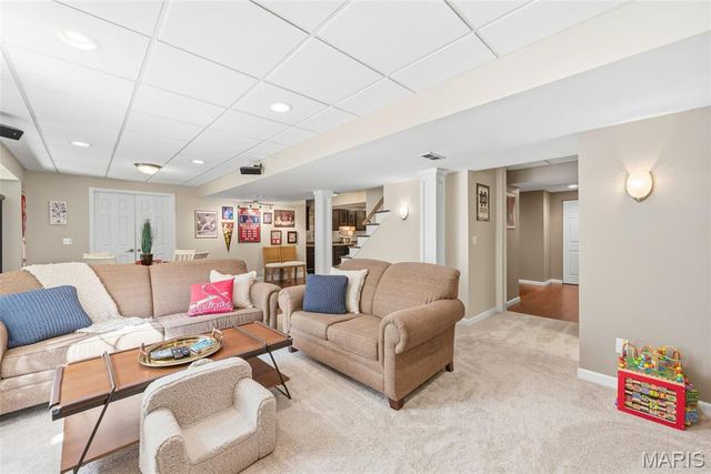 2942 Marchbanks Place, St Louis, MO 63129
