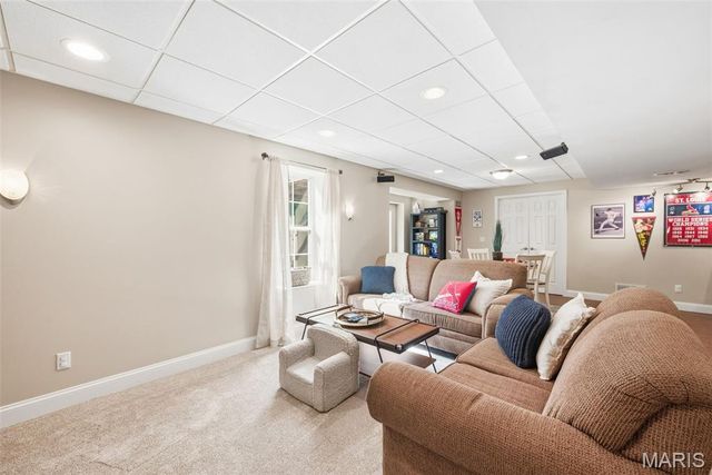 2942 Marchbanks Place, St Louis, MO 63129