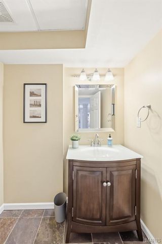 2942 Marchbanks Place, St Louis, MO 63129