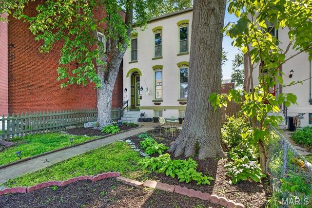 2702 Indiana Avenue, St Louis, MO 63118