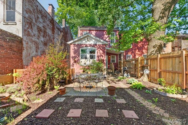 2702 Indiana Avenue, St Louis, MO 63118