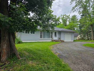 6777 Dandison Boulevard, West Bloomfield, MI 48324