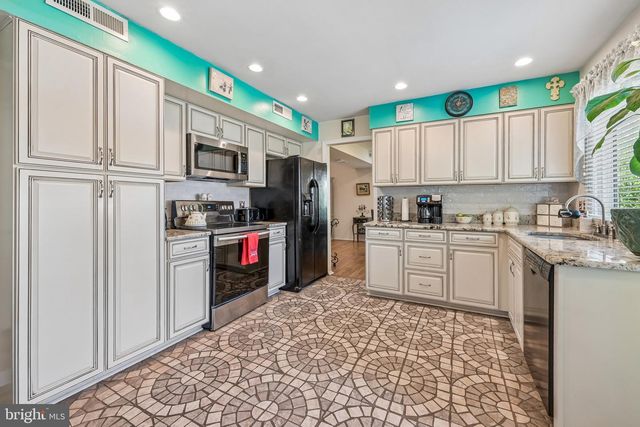 16 MERION RD, Marlton, NJ 08053