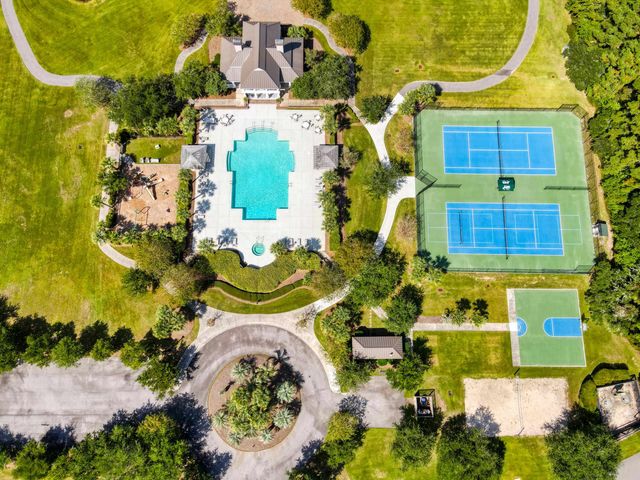 2735 Vanderbilt Blvd., Pawleys Island, SC 29585