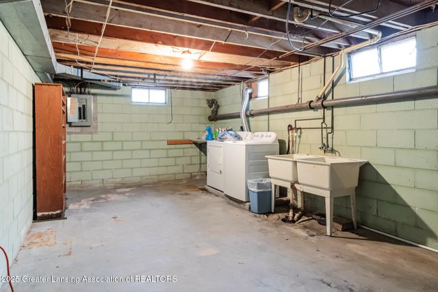 1544 Haslett Road, East Lansing, MI 48823