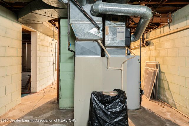 1544 Haslett Road, East Lansing, MI 48823