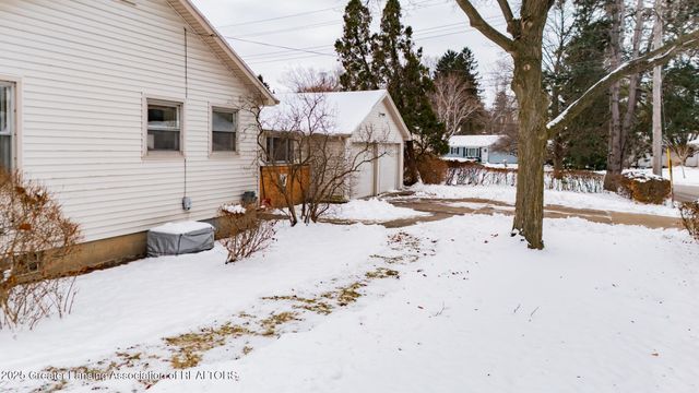 1544 Haslett Road, East Lansing, MI 48823