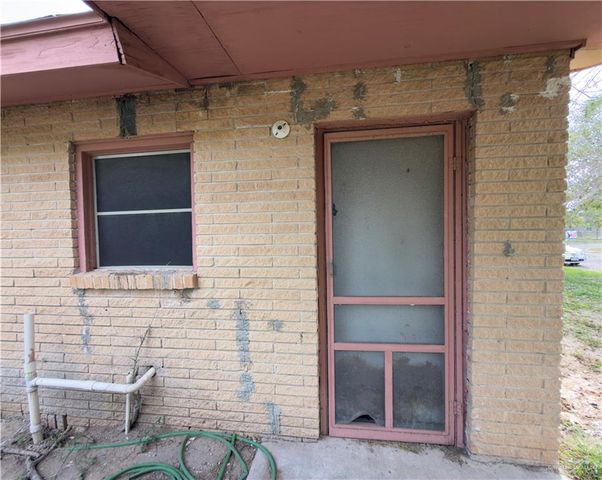 1002 W Ciro Caceres Avenue, Elsa, TX 78543