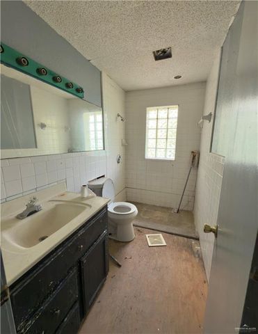 1002 W Ciro Caceres Avenue, Elsa, TX 78543