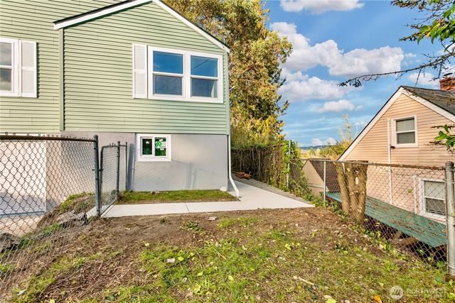 3110 11th Street, Bremerton, WA 98312