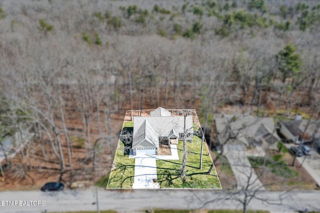 105 Peebles Rd, Crossville, TN 38558