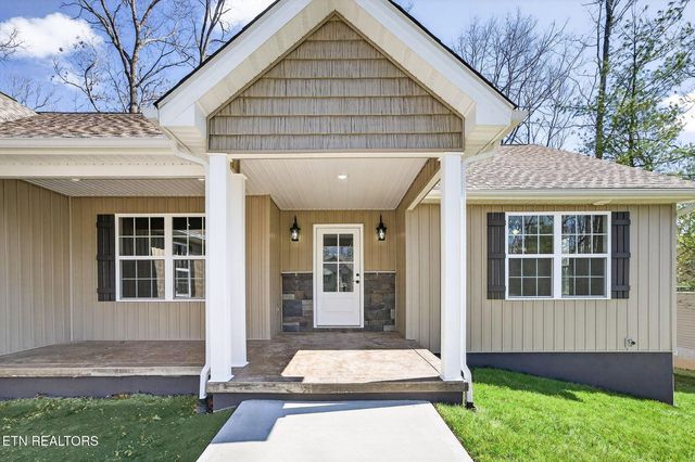 105 Peebles Rd, Crossville, TN 38558