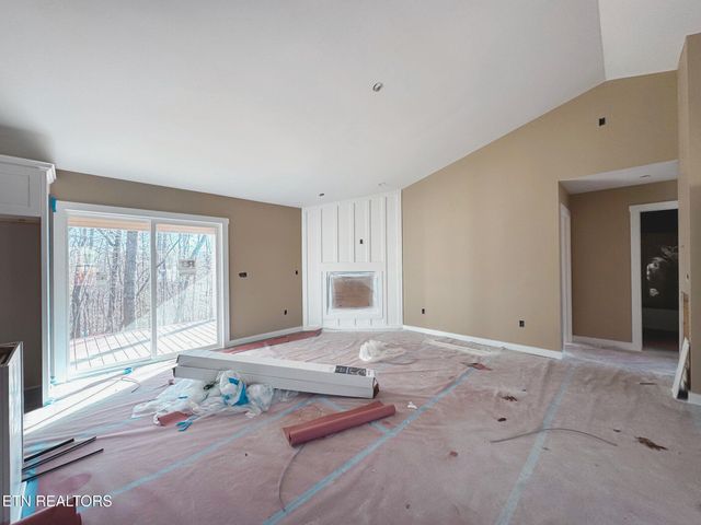 105 Peebles Rd, Crossville, TN 38558