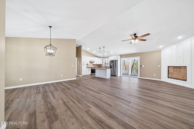 105 Peebles Rd, Crossville, TN 38558