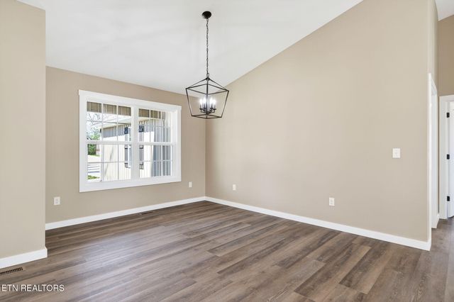 105 Peebles Rd, Crossville, TN 38558