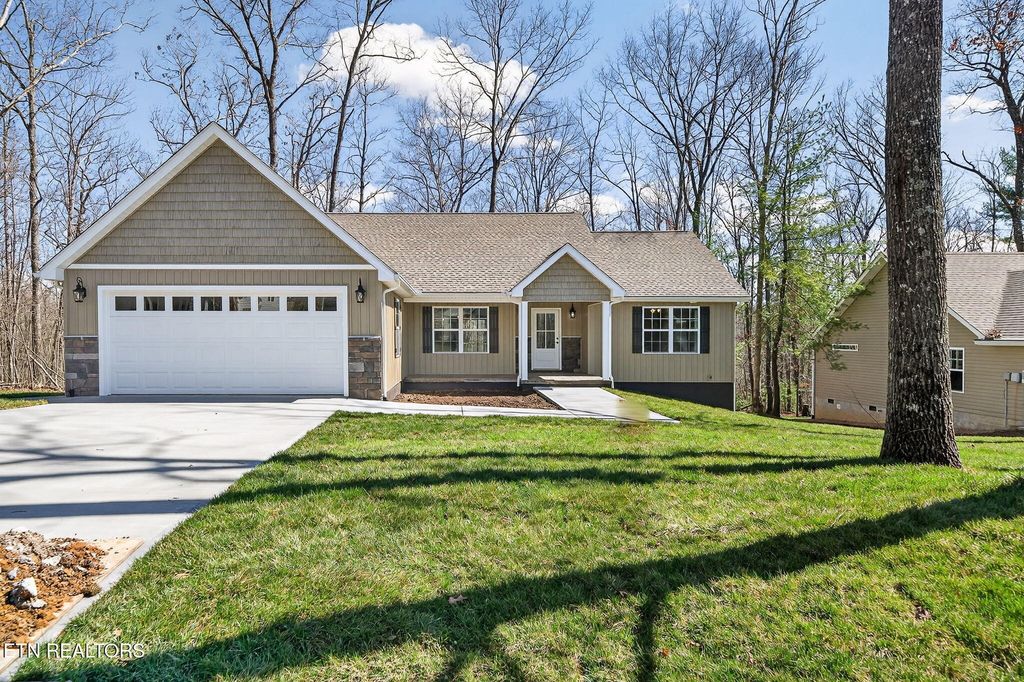 105 Peebles Rd, Crossville, TN 38558