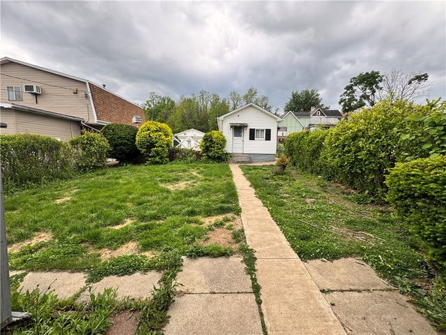 114 Beech St, Connellsville, PA 15425