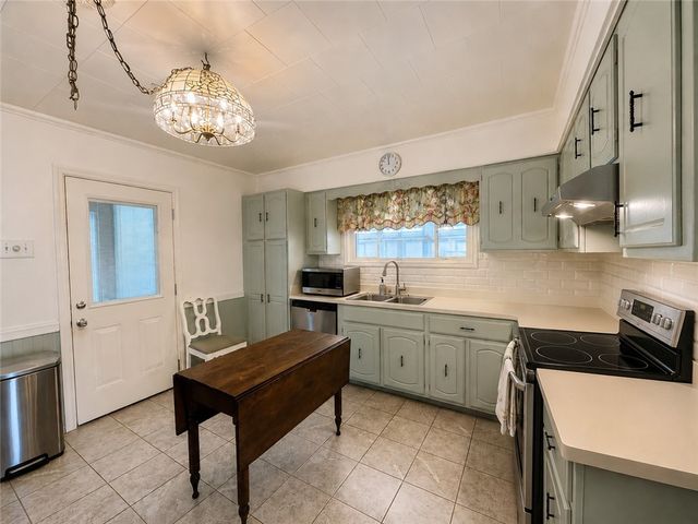 114 Beech St, Connellsville, PA 15425