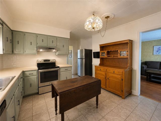 114 Beech St, Connellsville, PA 15425