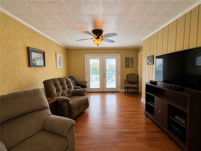 114 Beech St, Connellsville, PA 15425