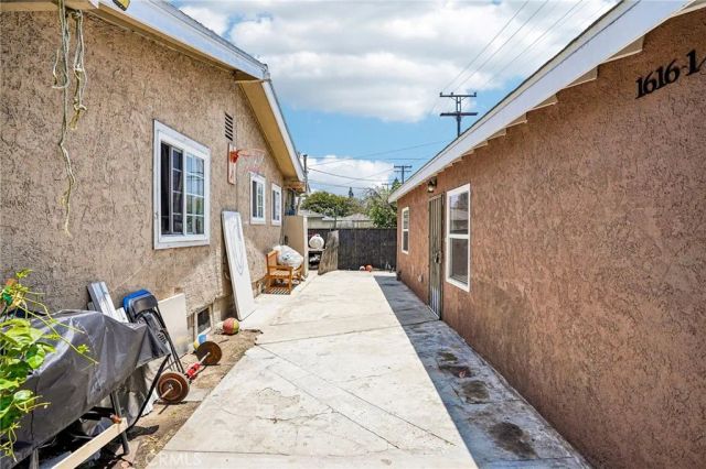 1616 E 89th Street, Los Angeles, CA 90002