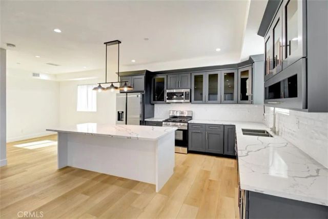 3016 West, Los Angeles, CA 90016
