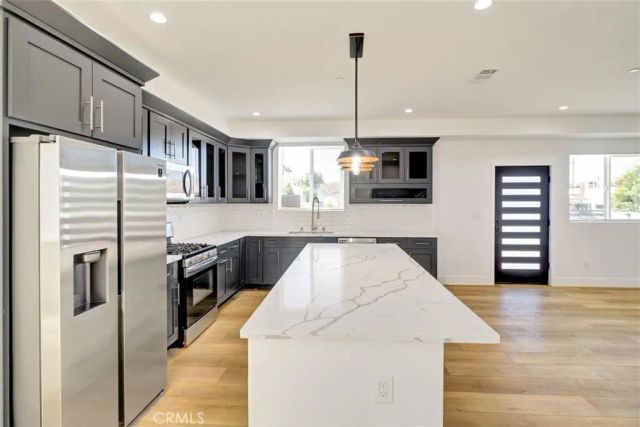 3016 West, Los Angeles, CA 90016