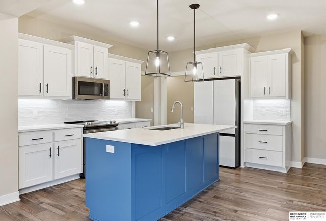 6411 S 207th Avenue Circle, Elkhorn, NE 68022