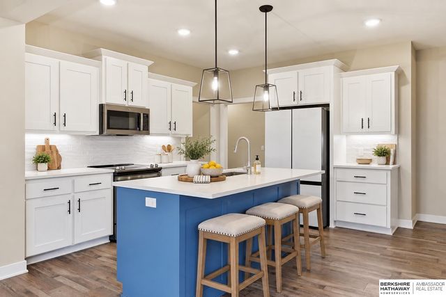 6411 S 207th Avenue Circle, Elkhorn, NE 68022