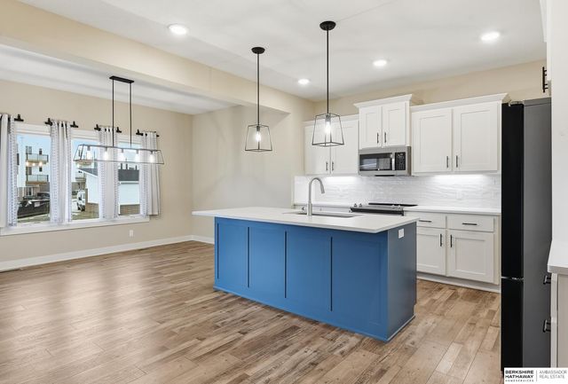 6411 S 207th Avenue Circle, Elkhorn, NE 68022
