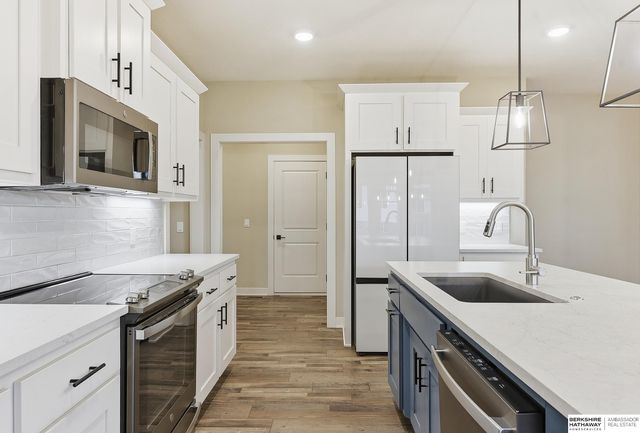 6411 S 207th Avenue Circle, Elkhorn, NE 68022