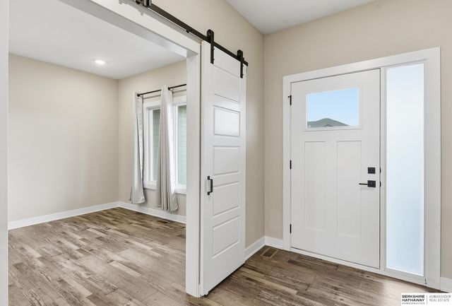 6411 S 207th Avenue Circle, Elkhorn, NE 68022