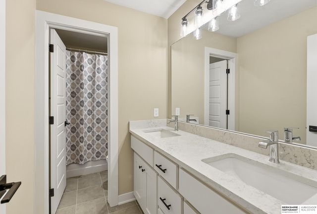 6411 S 207th Avenue Circle, Elkhorn, NE 68022