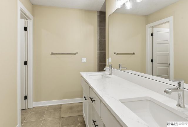 6411 S 207th Avenue Circle, Elkhorn, NE 68022