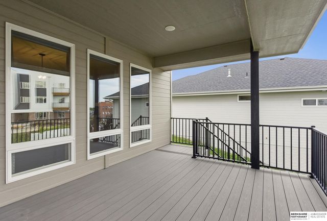 6411 S 207th Avenue Circle, Elkhorn, NE 68022