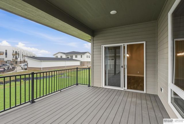 6411 S 207th Avenue Circle, Elkhorn, NE 68022