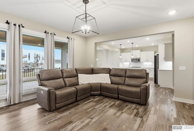 6411 S 207th Avenue Circle, Elkhorn, NE 68022
