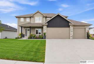 6411 S 207th Avenue Circle, Elkhorn, NE 68022