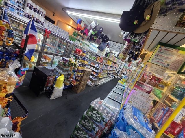 230 17Th Ave, Paterson City, NJ 07504
