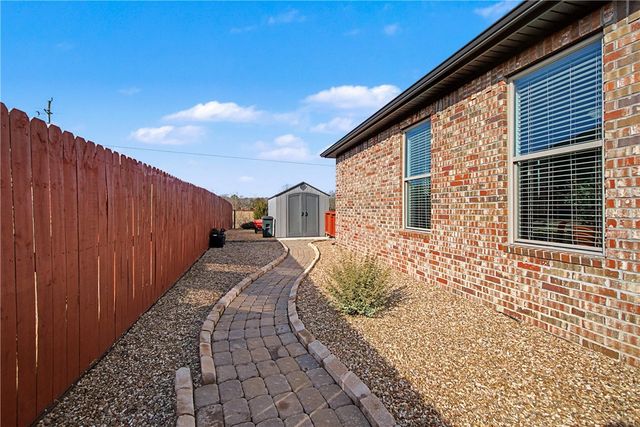 2337 Stonemill Drive, Fayetteville, AR 72701