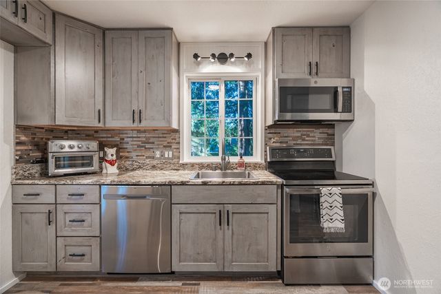 2735 NE 103rd Street, Seattle, WA 98125