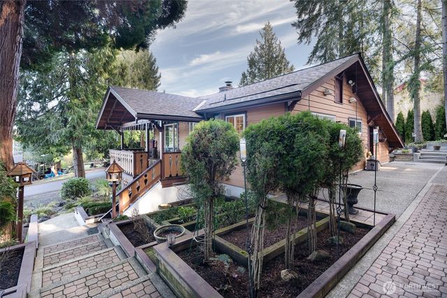 2735 NE 103rd Street, Seattle, WA 98125