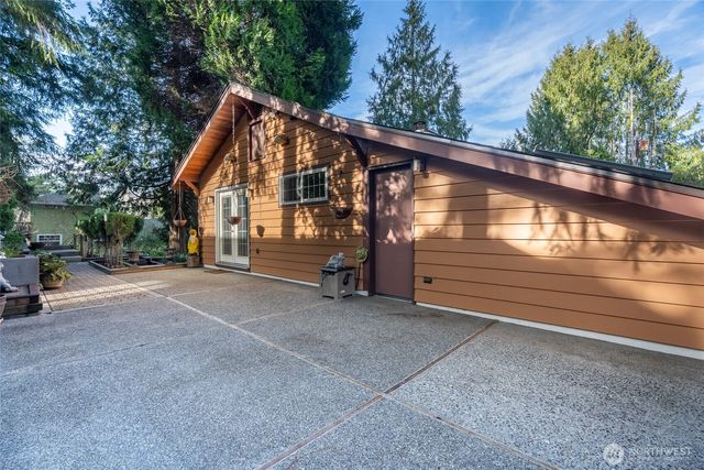 2735 NE 103rd Street, Seattle, WA 98125