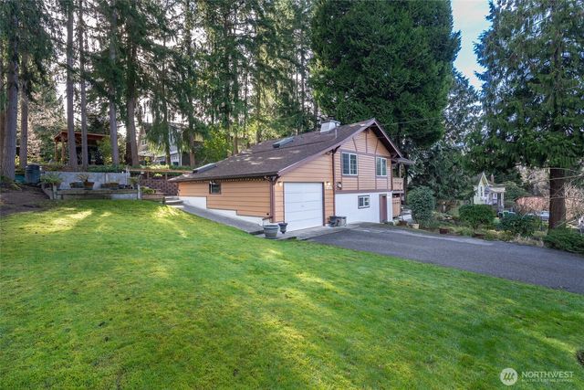 2735 NE 103rd Street, Seattle, WA 98125