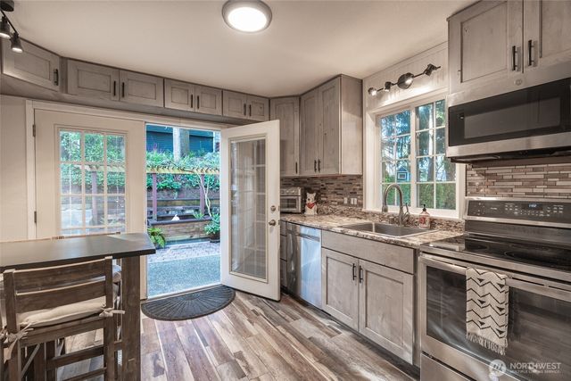 2735 NE 103rd Street, Seattle, WA 98125