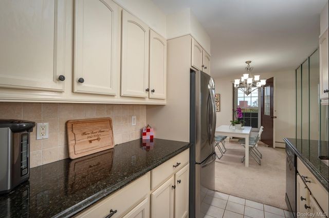 135 Post Avenue 5A, Westbury, NY 11590