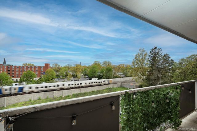 135 Post Avenue 5A, Westbury, NY 11590