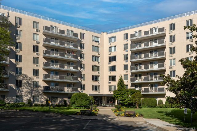 135 Post Avenue 5A, Westbury, NY 11590