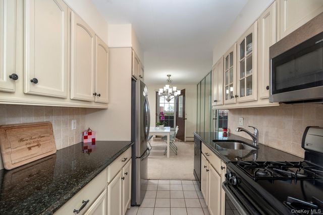 135 Post Avenue 5A, Westbury, NY 11590