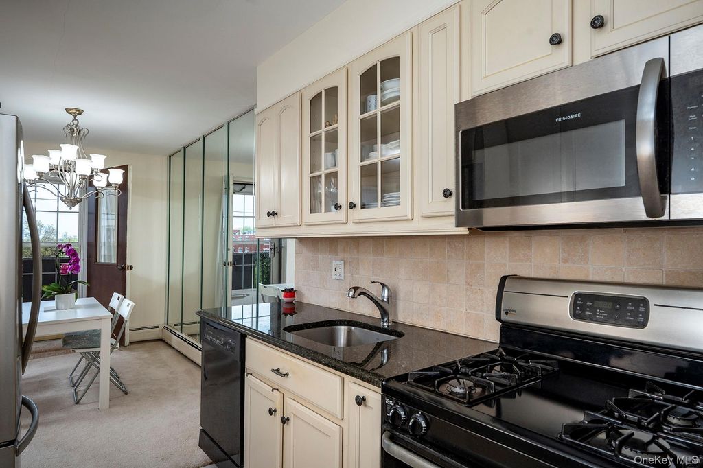 135 Post Avenue 5A, Westbury, NY 11590